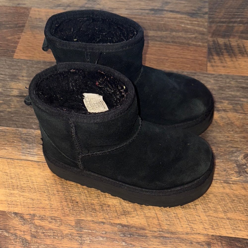 UGG Classic Mini Platform Boot - Little‎ Kid